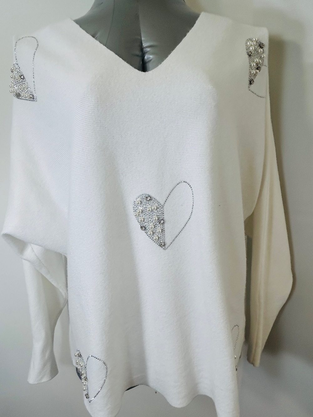 Embellished Heart V-Neck Sweater - White
